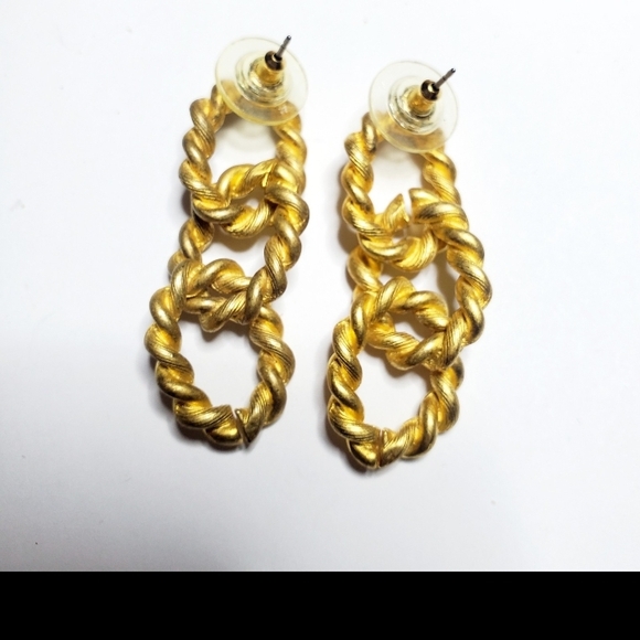 Elegant Gold-Tone Twisted Chain Earrings - Picture 2 of 2